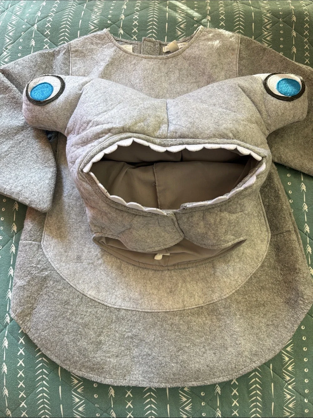 POTTERY BARN KIDS Hammerhead Shark Costume Size 4-6